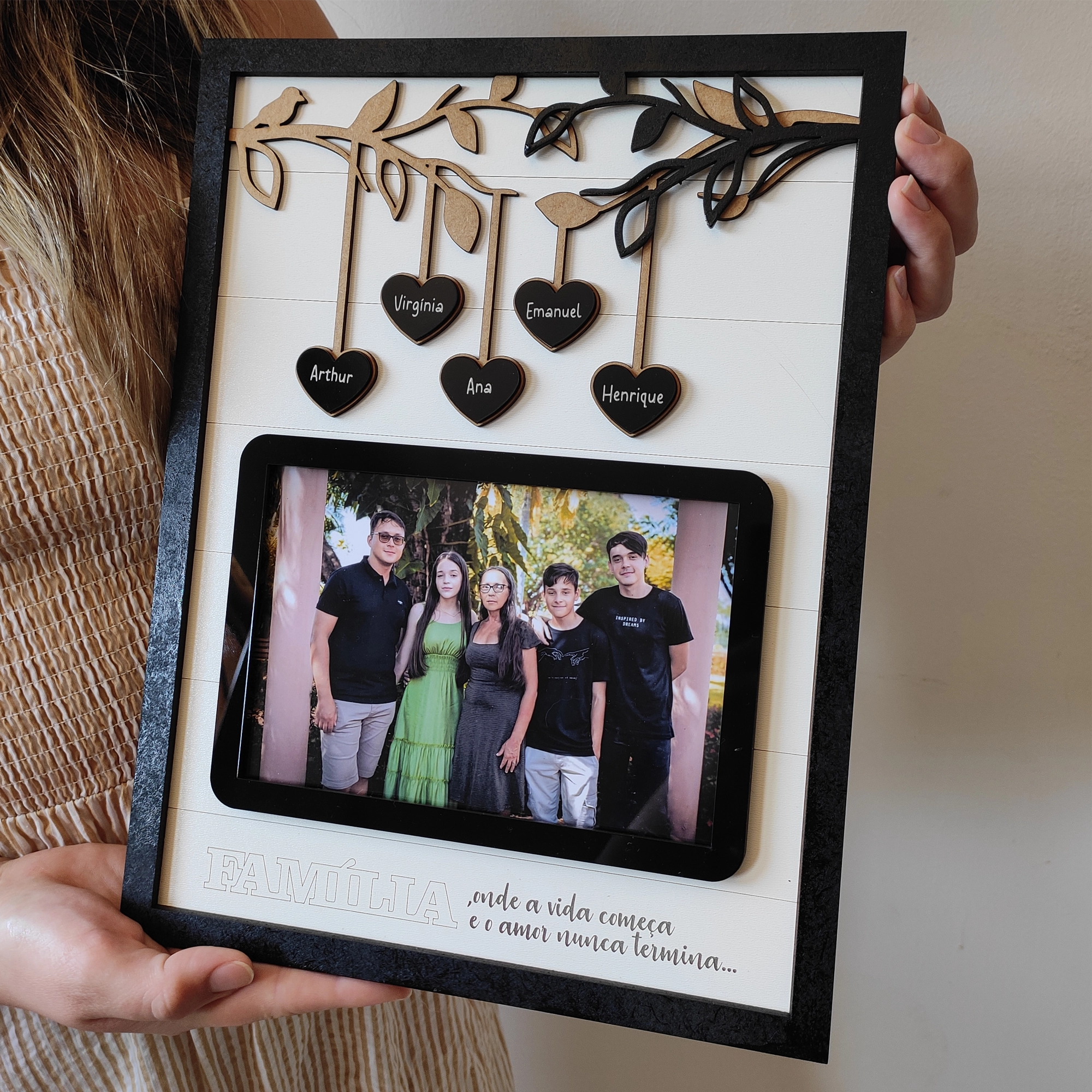 Quadro com galhos, seus nomes, foto e mensagem (Preto)