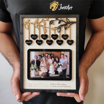 Quadro com galhos, seus nomes, foto e mensagem
